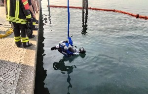 Rollerbergung aus dem Bodensee mittels Kran Rollerbergung aus dem Bodensee mittels Kran