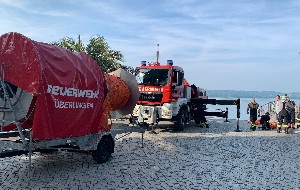 Fahrzeuge der Ölwehr im Einsatz am Mantelhafen Fahrzeuge der Ölwehr im Einsatz am Mantelhafen