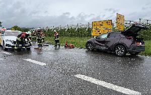 Feuerwehreinsatzkräfte an der Unfallstelle Feuerwehreinsatzkräfte an der Unfallstelle