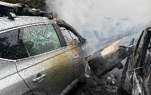 Scheunenbrand - In Mitleidenschaft gezogene PKW Scheunenbrand - In Mitleidenschaft gezogene PKW